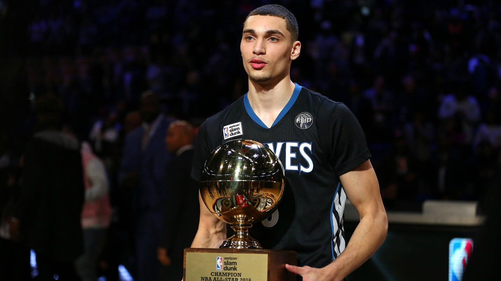 维斯塔潘强势夺冠，F1西班牙大奖赛上演激烈攻防战