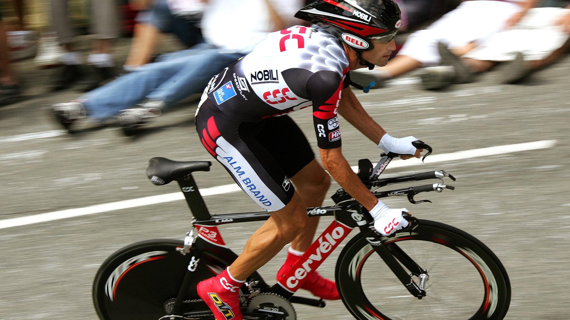 球迷文化升温，赛场内外的激情与归属感